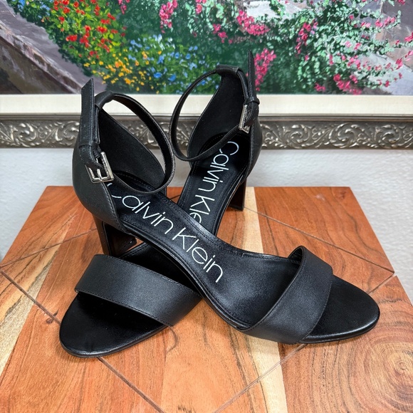 Calvin Klein Women's Carrie Black Leather Platform Sandals Ankle Strap Size 9 - Picture 1 of 11